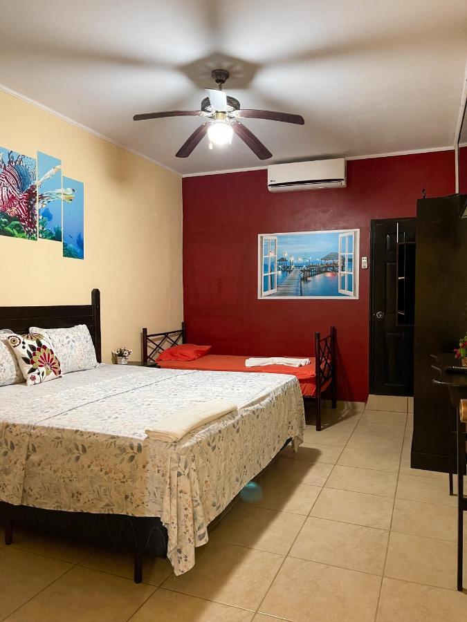 B Aparts Hotel Coxen Hole Εξωτερικό φωτογραφία