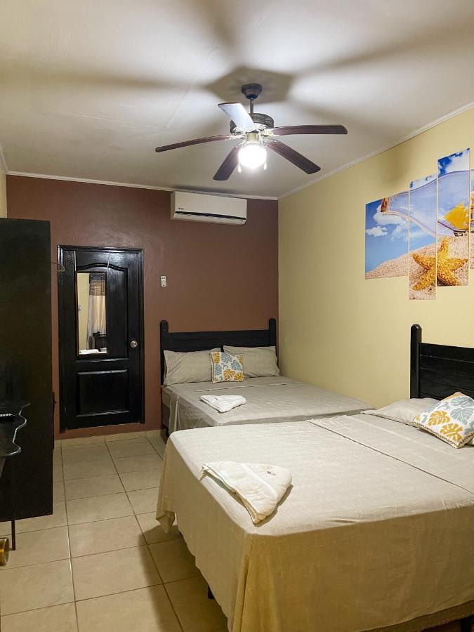 B Aparts Hotel Coxen Hole Εξωτερικό φωτογραφία