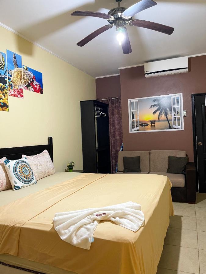 B Aparts Hotel Coxen Hole Εξωτερικό φωτογραφία