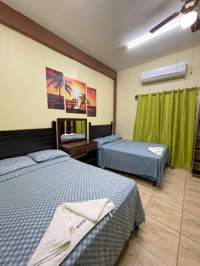 B Aparts Hotel Coxen Hole Εξωτερικό φωτογραφία