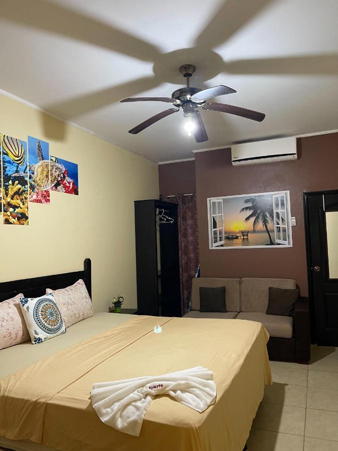 B Aparts Hotel Coxen Hole Εξωτερικό φωτογραφία