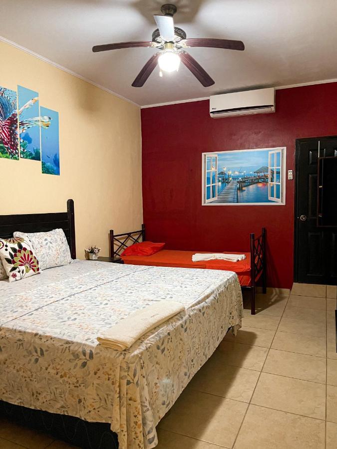 B Aparts Hotel Coxen Hole Εξωτερικό φωτογραφία