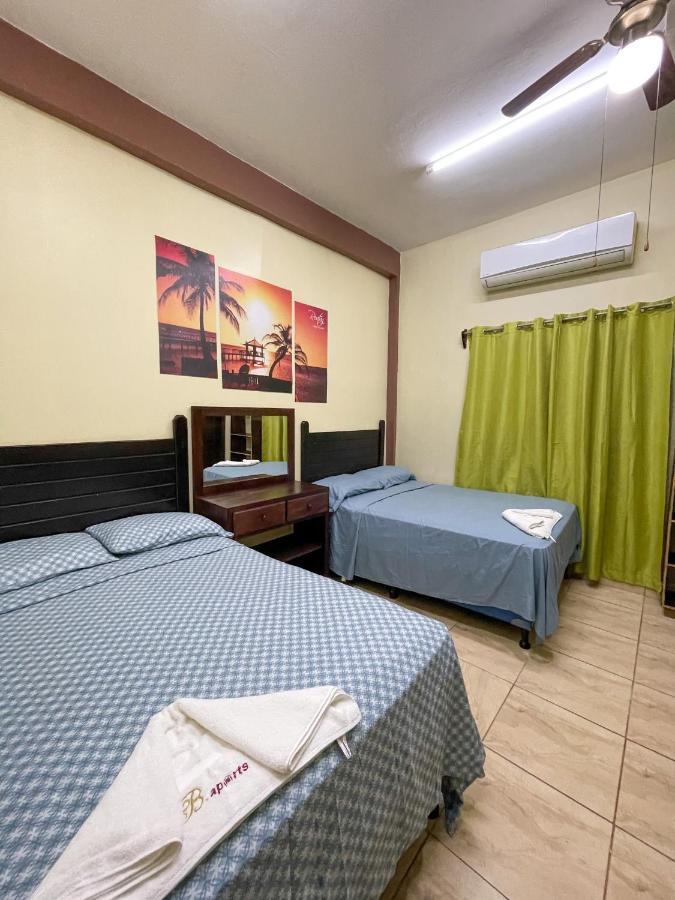 B Aparts Hotel Coxen Hole Εξωτερικό φωτογραφία