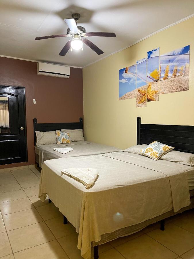 B Aparts Hotel Coxen Hole Εξωτερικό φωτογραφία