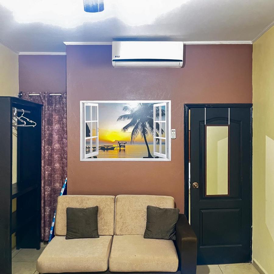 B Aparts Hotel Coxen Hole Εξωτερικό φωτογραφία