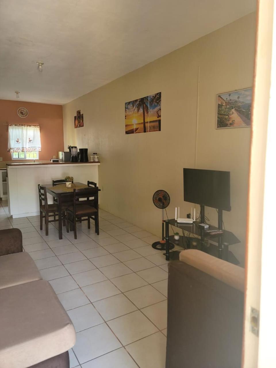 B Aparts Hotel Coxen Hole Εξωτερικό φωτογραφία