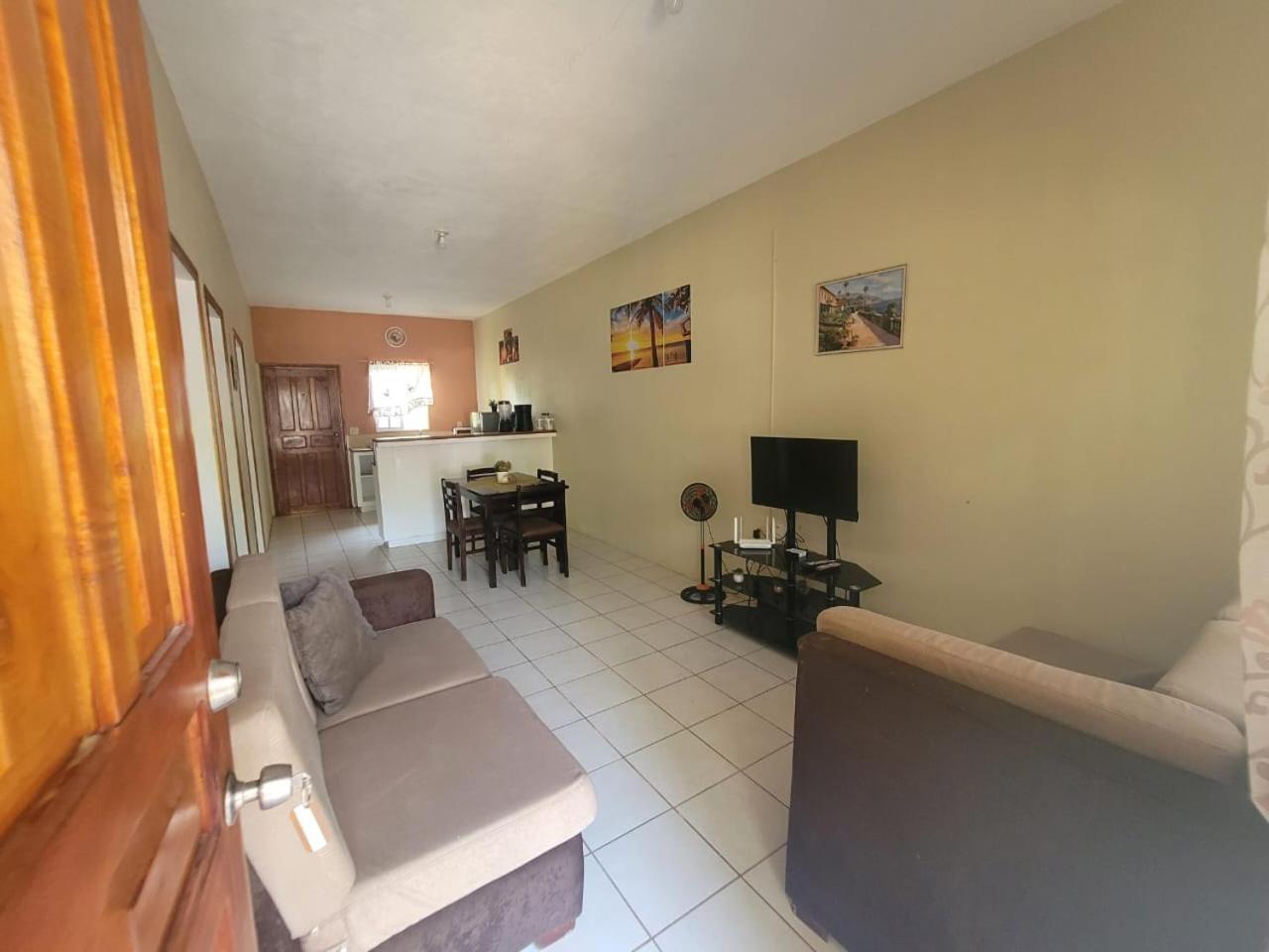 B Aparts Hotel Coxen Hole Εξωτερικό φωτογραφία