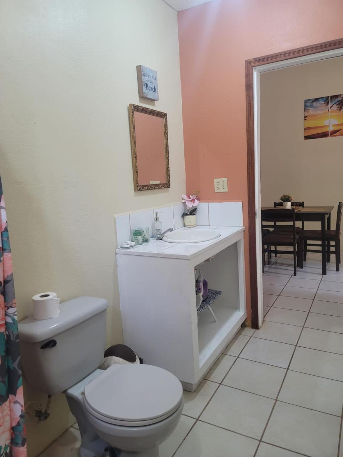 B Aparts Hotel Coxen Hole Εξωτερικό φωτογραφία