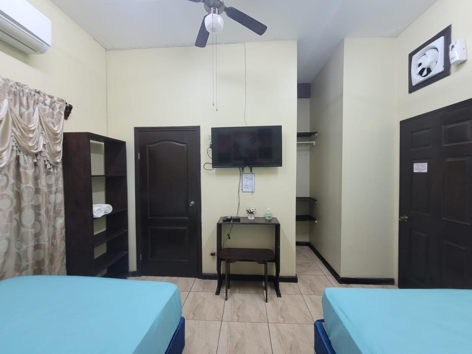 B Aparts Hotel Coxen Hole Εξωτερικό φωτογραφία