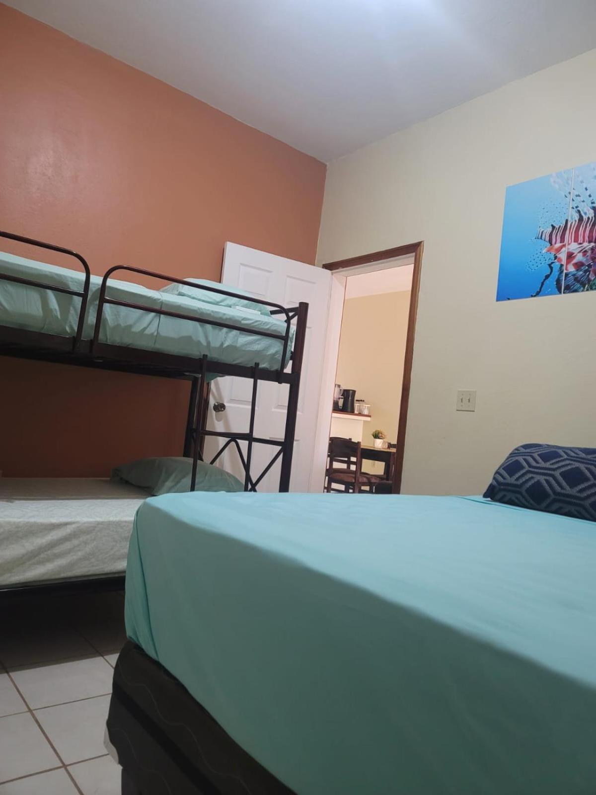 B Aparts Hotel Coxen Hole Εξωτερικό φωτογραφία