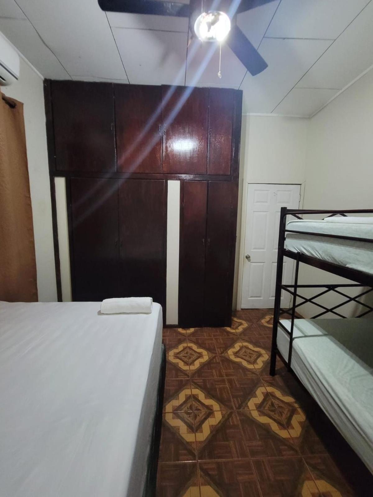 B Aparts Hotel Coxen Hole Εξωτερικό φωτογραφία