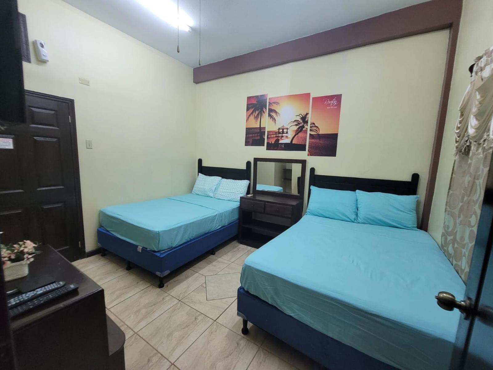 B Aparts Hotel Coxen Hole Εξωτερικό φωτογραφία