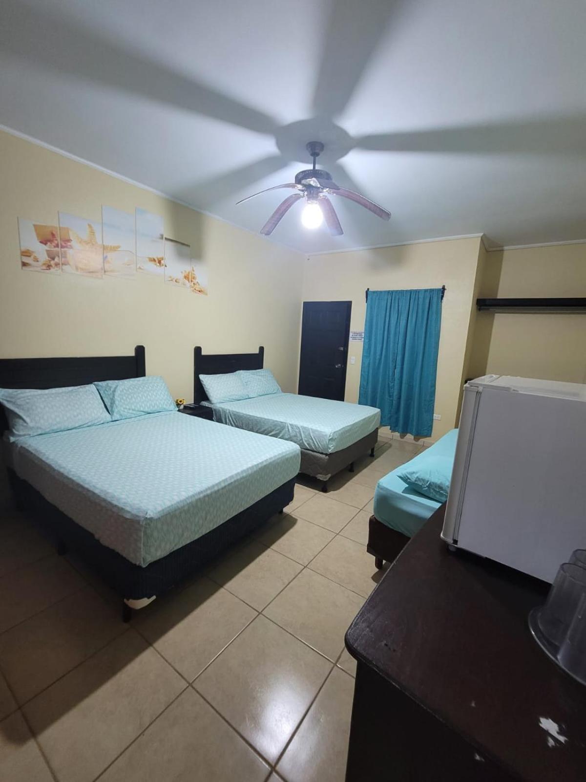 B Aparts Hotel Coxen Hole Εξωτερικό φωτογραφία