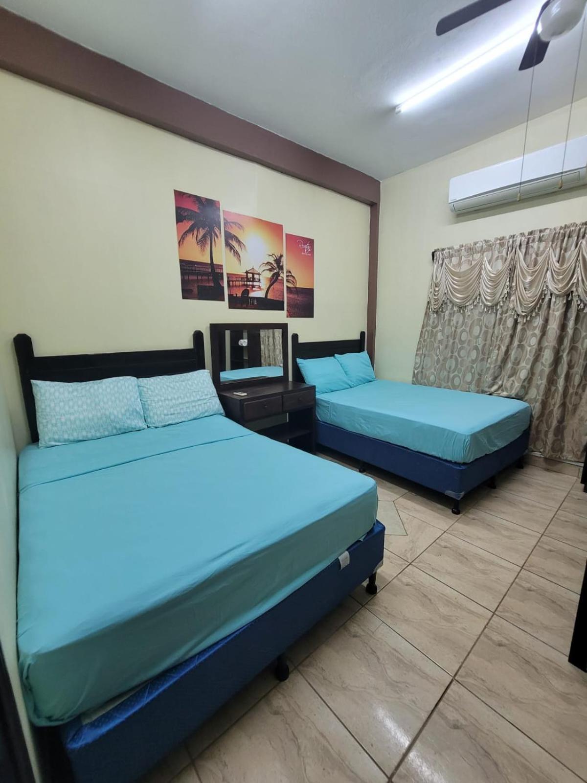 B Aparts Hotel Coxen Hole Εξωτερικό φωτογραφία