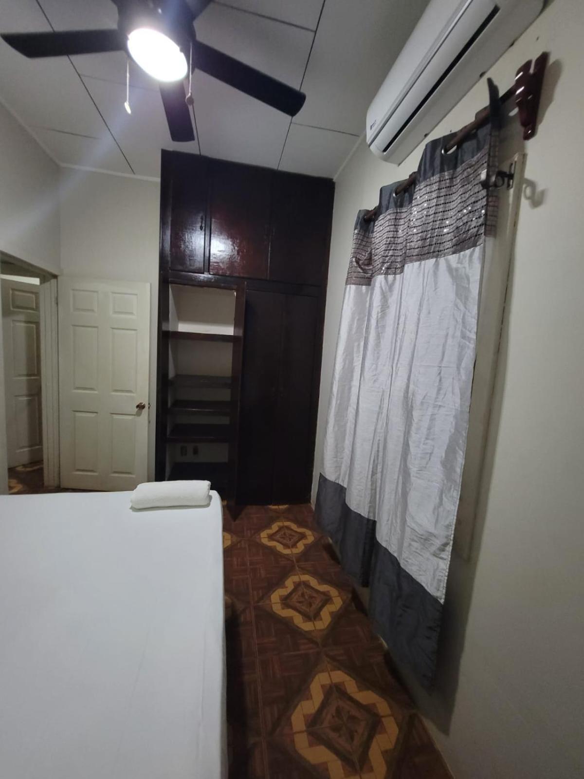 B Aparts Hotel Coxen Hole Εξωτερικό φωτογραφία