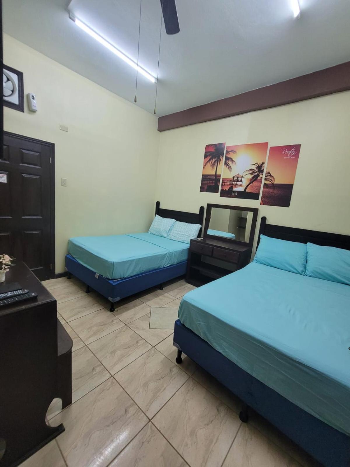 B Aparts Hotel Coxen Hole Εξωτερικό φωτογραφία