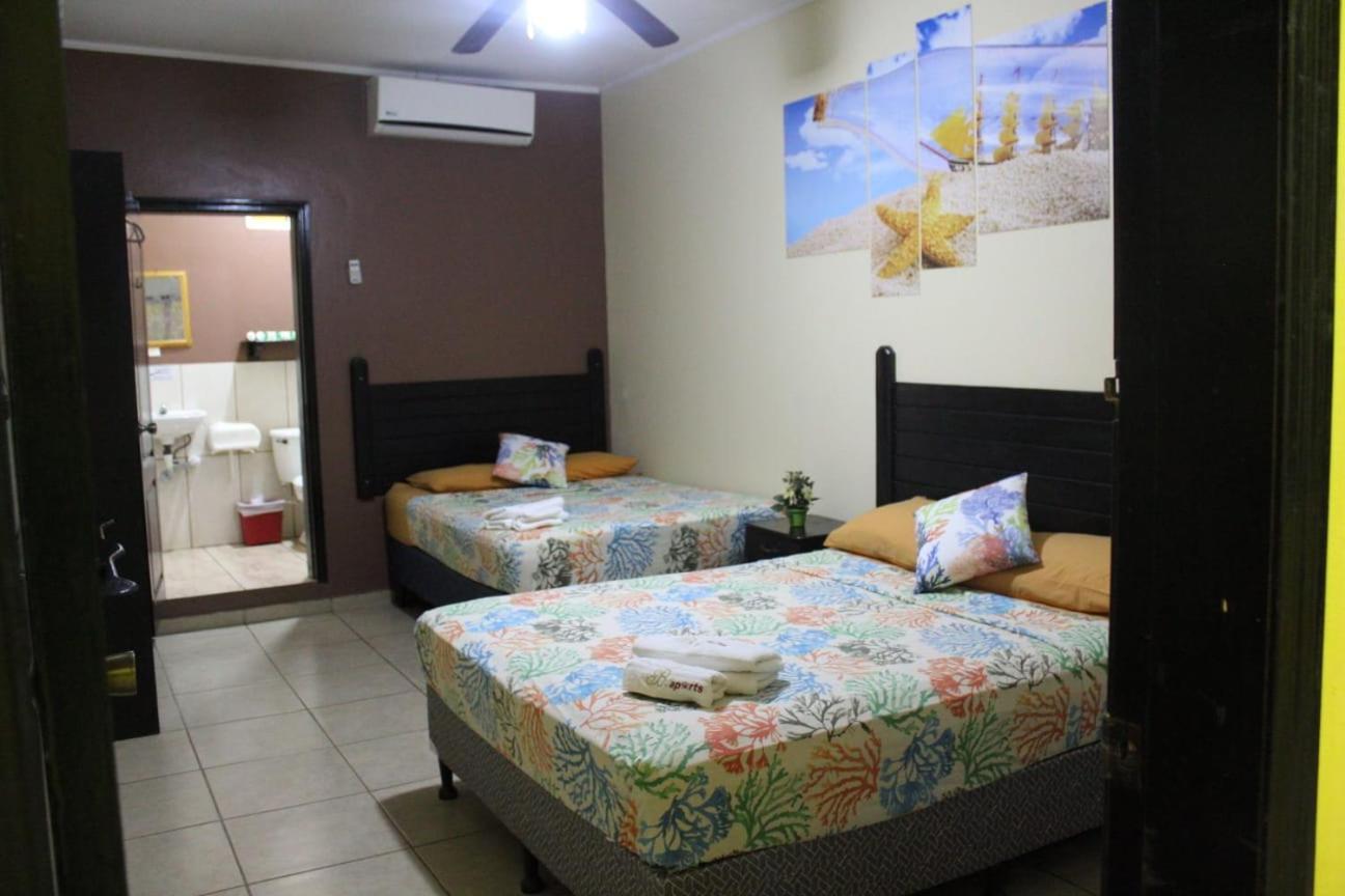 B Aparts Hotel Coxen Hole Εξωτερικό φωτογραφία