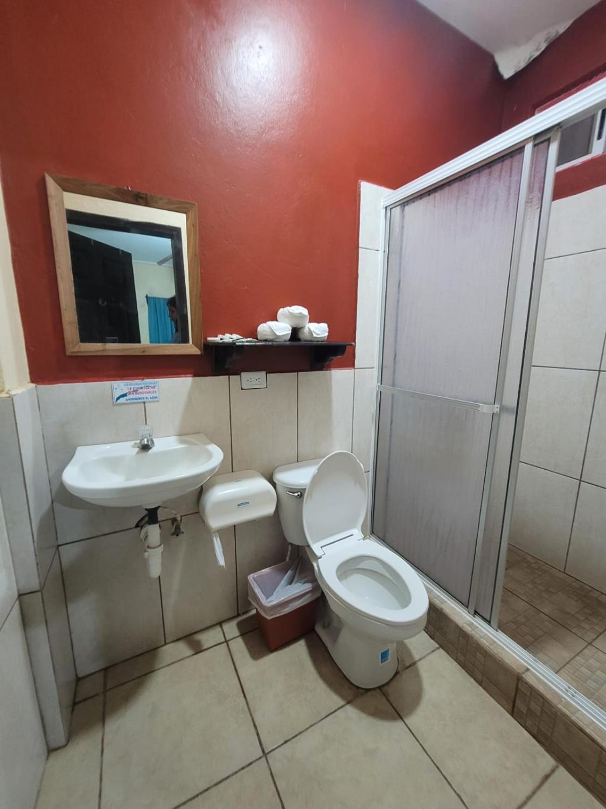 B Aparts Hotel Coxen Hole Εξωτερικό φωτογραφία
