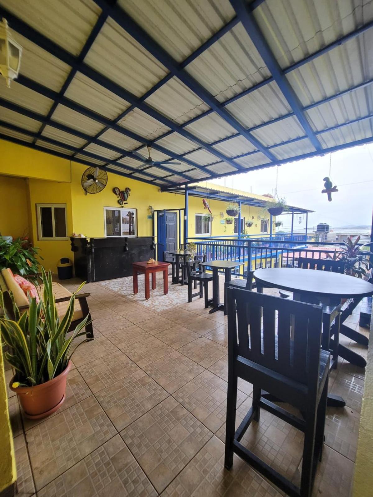 B Aparts Hotel Coxen Hole Εξωτερικό φωτογραφία